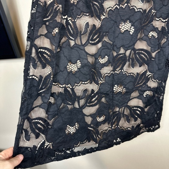 Ronni Nicole small p2p 16-1/2 length 34 like new black lace over tan dress - Picture 7 of 8